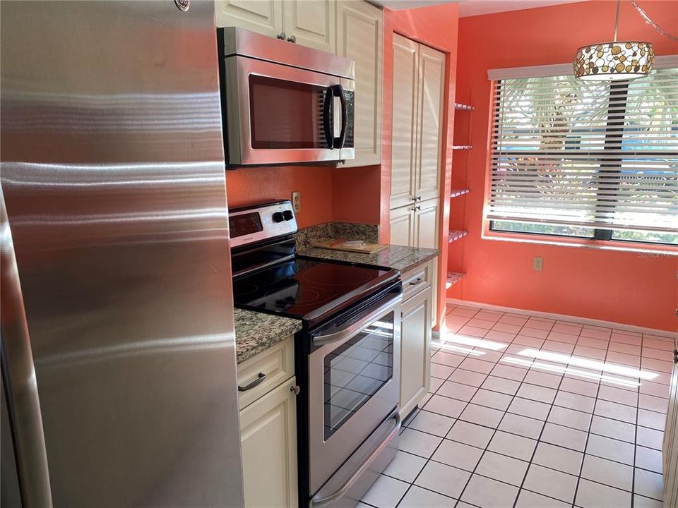 For Sale: $185,000 (2 beds, 2 baths, 1001 Square Feet)