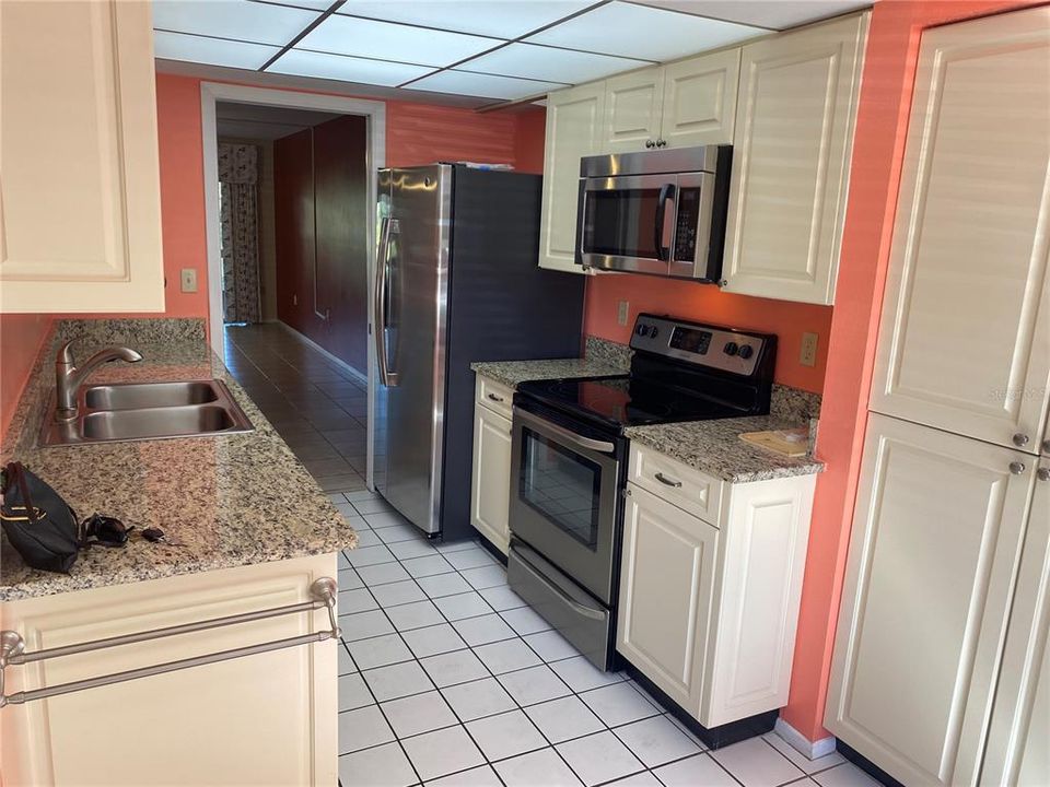 For Sale: $185,000 (2 beds, 2 baths, 1001 Square Feet)