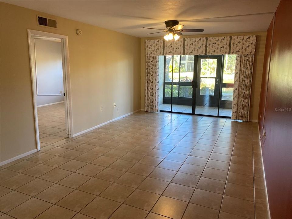 For Sale: $185,000 (2 beds, 2 baths, 1001 Square Feet)