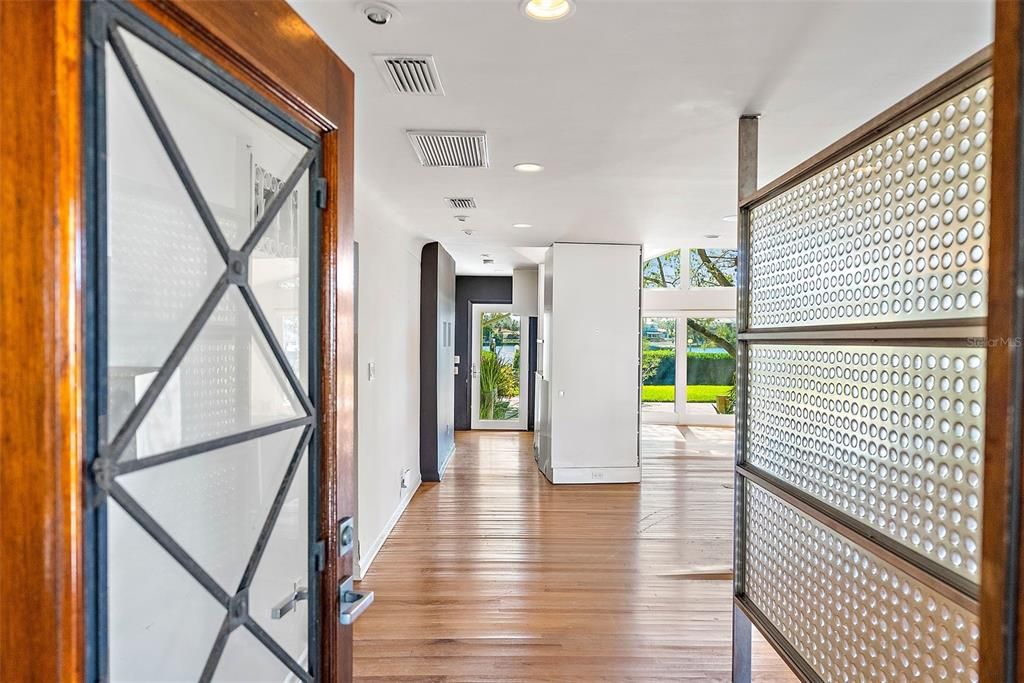 Mid-century modern home - enter and see the bay