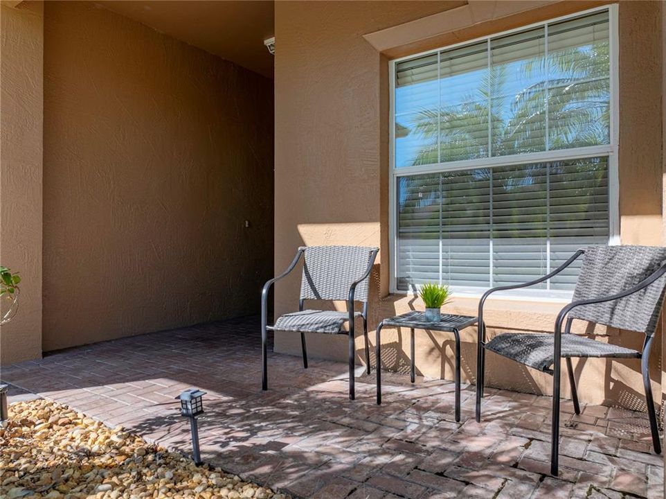 Nice front porch with sitting area