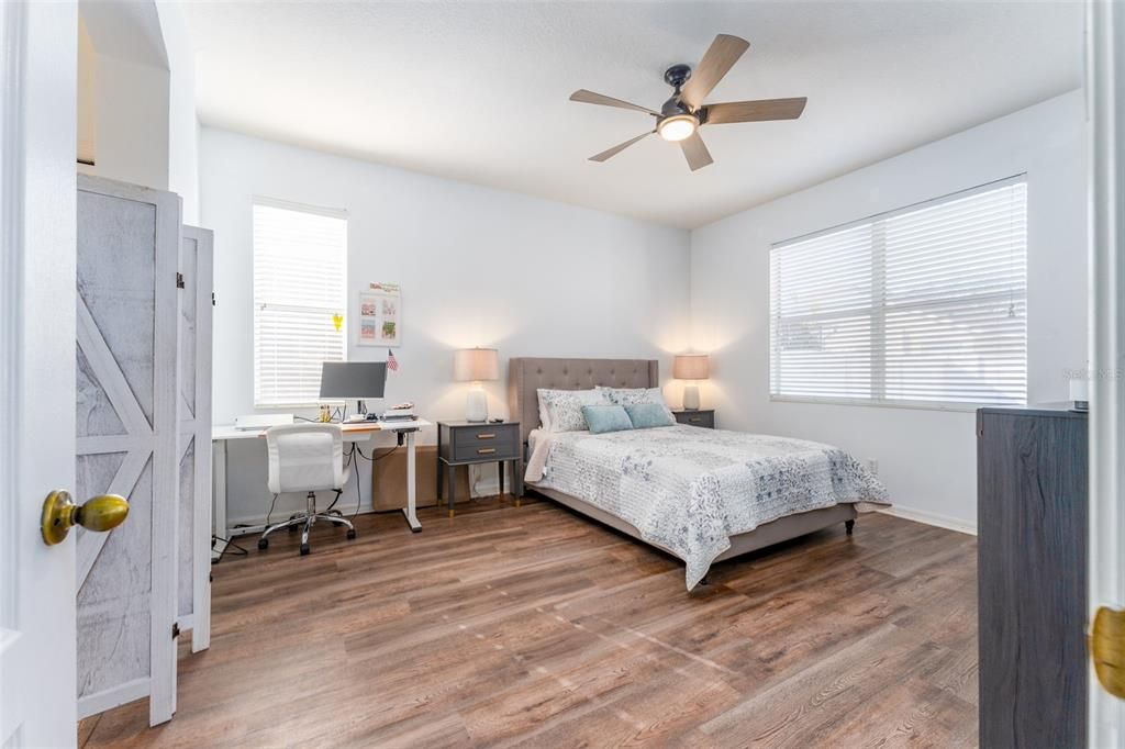 Active With Contract: $370,000 (3 beds, 2 baths, 1718 Square Feet)