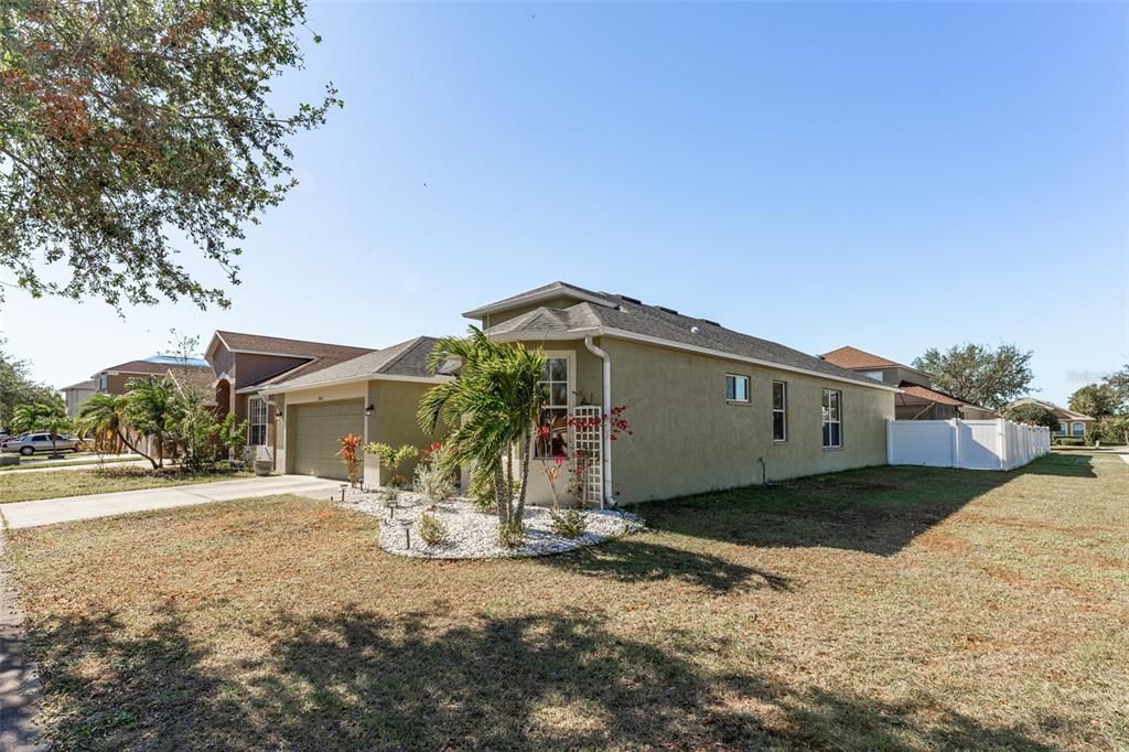 Active With Contract: $370,000 (3 beds, 2 baths, 1718 Square Feet)