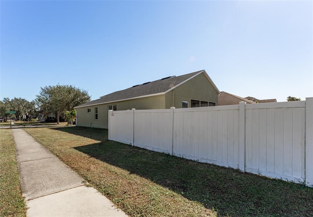 Active With Contract: $370,000 (3 beds, 2 baths, 1718 Square Feet)