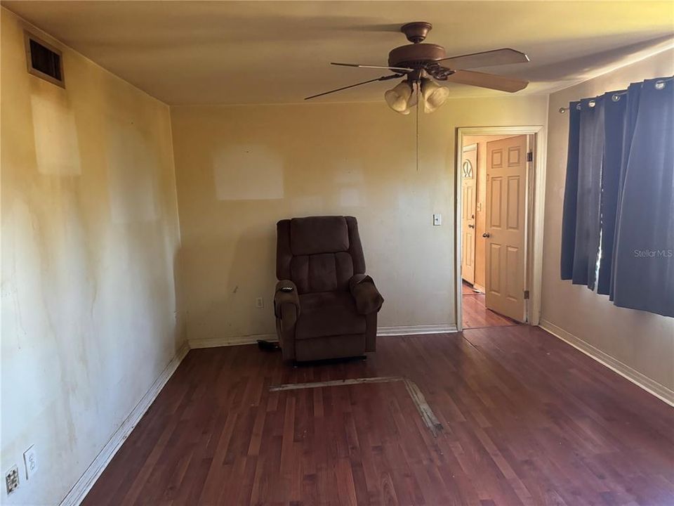 For Sale: $249,000 (3 beds, 2 baths, 1692 Square Feet)