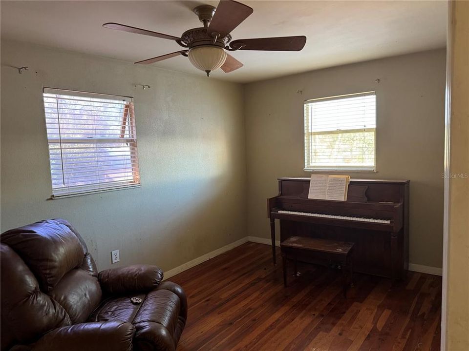 For Sale: $249,000 (3 beds, 2 baths, 1692 Square Feet)