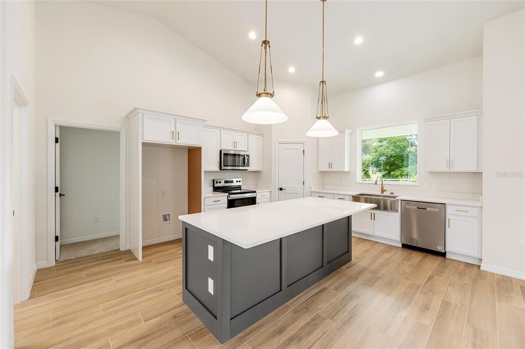 待售: $506,200 (3 贝兹, 2 浴室, 2187 平方英尺)