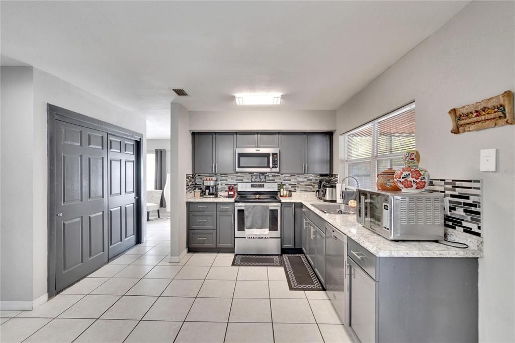 For Sale: $389,900 (3 beds, 2 baths, 1475 Square Feet)