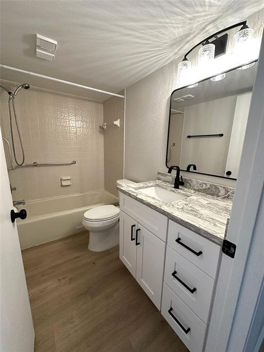 Hall Bathroom - tub/shower combo