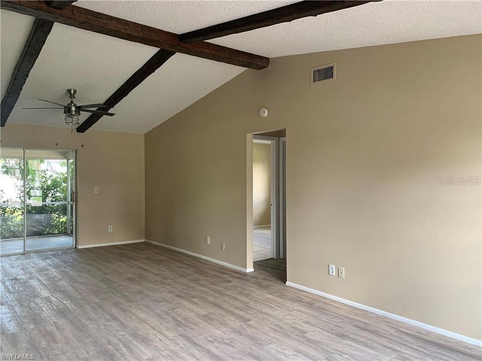 Active With Contract: $255,000 (3 beds, 2 baths, 1365 Square Feet)