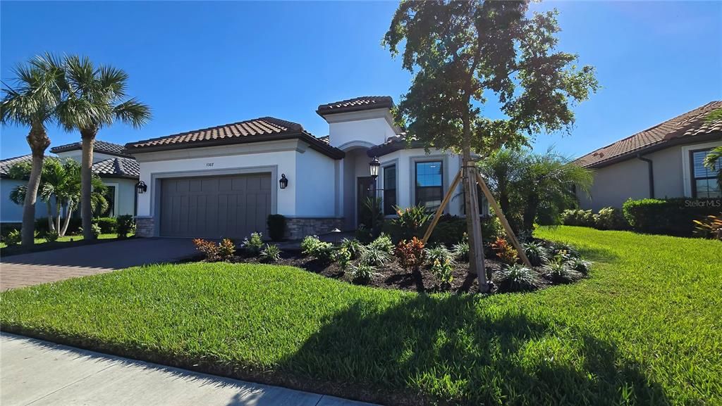 For Sale: $990,000 (3 beds, 3 baths, 2413 Square Feet)