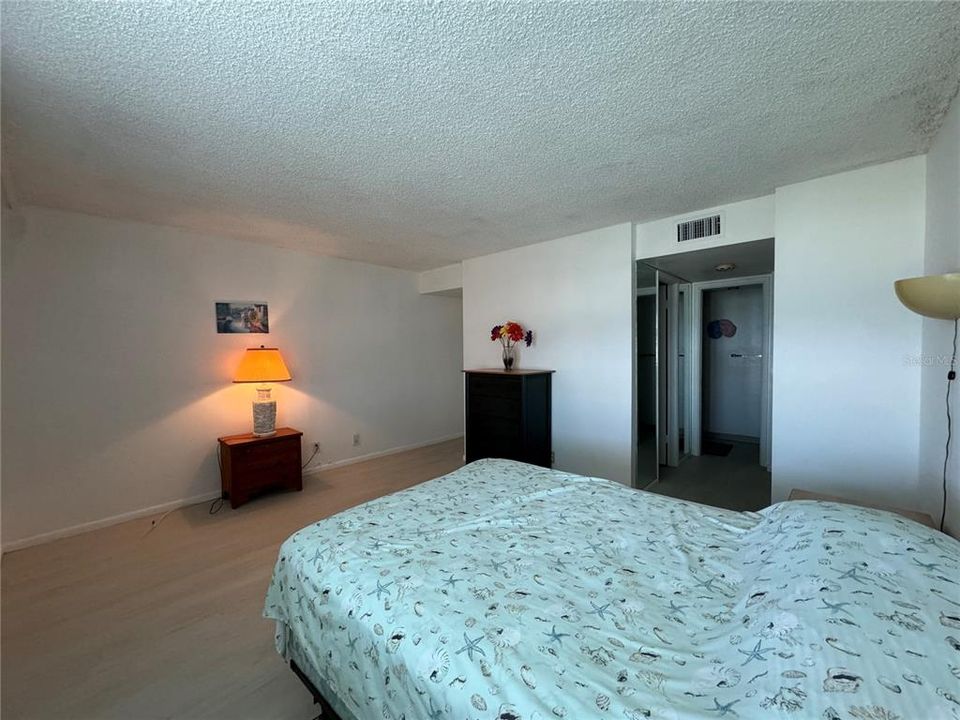 For Sale: $229,000 (2 beds, 2 baths, 1050 Square Feet)