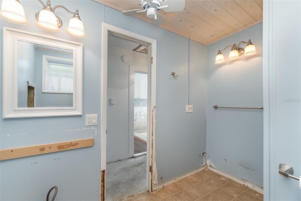 For Sale: $228,950 (2 beds, 2 baths, 1056 Square Feet)