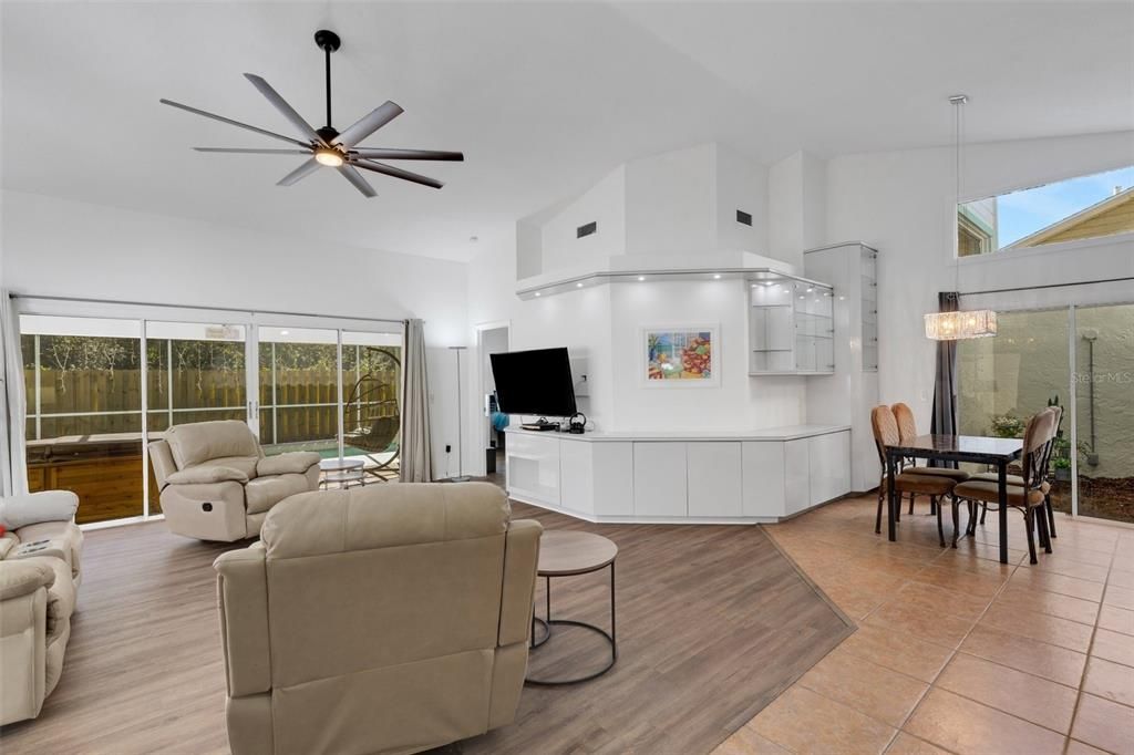 For Sale: $410,000 (2 beds, 2 baths, 1533 Square Feet)