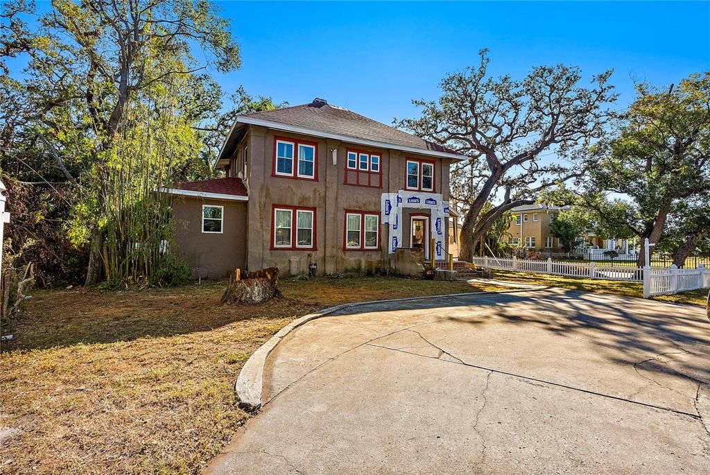 For Sale: $850,000 (4 beds, 2 baths, 2931 Square Feet)