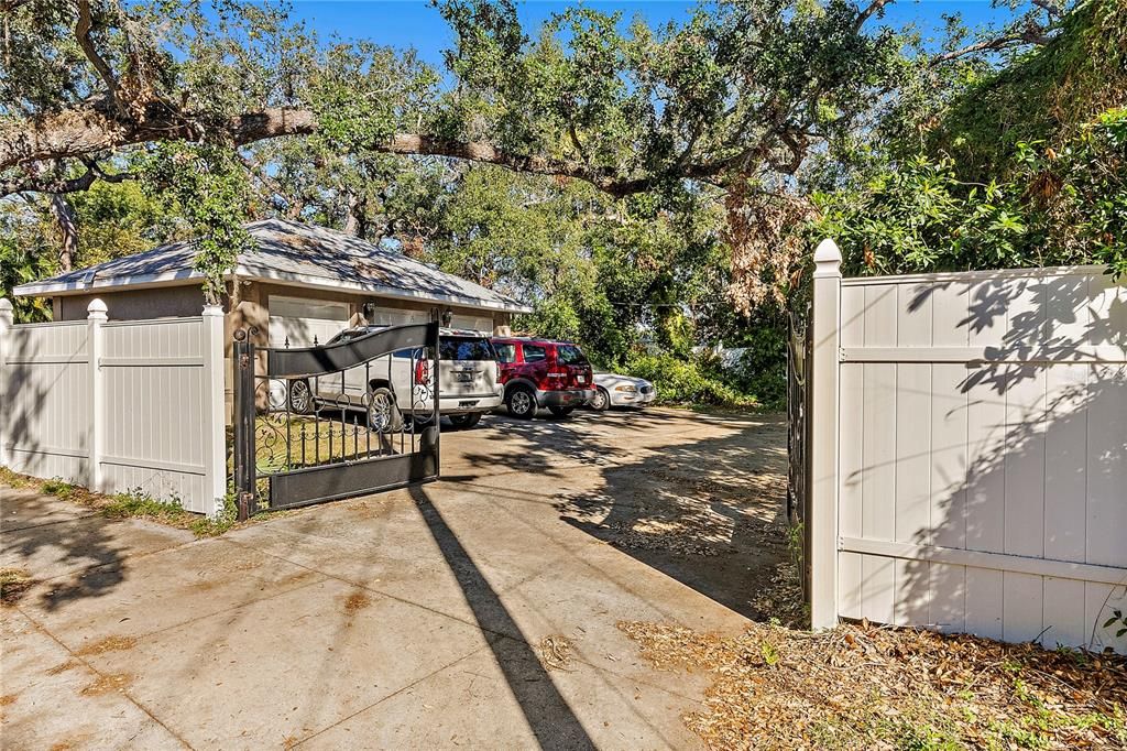 For Sale: $850,000 (4 beds, 2 baths, 2931 Square Feet)