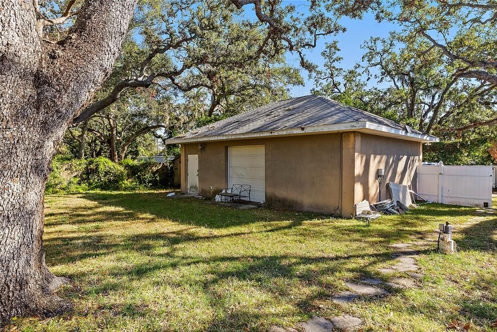 For Sale: $850,000 (4 beds, 2 baths, 2931 Square Feet)