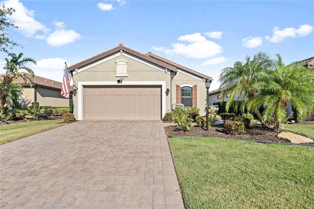 For Sale: $635,000 (3 beds, 2 baths, 1912 Square Feet)