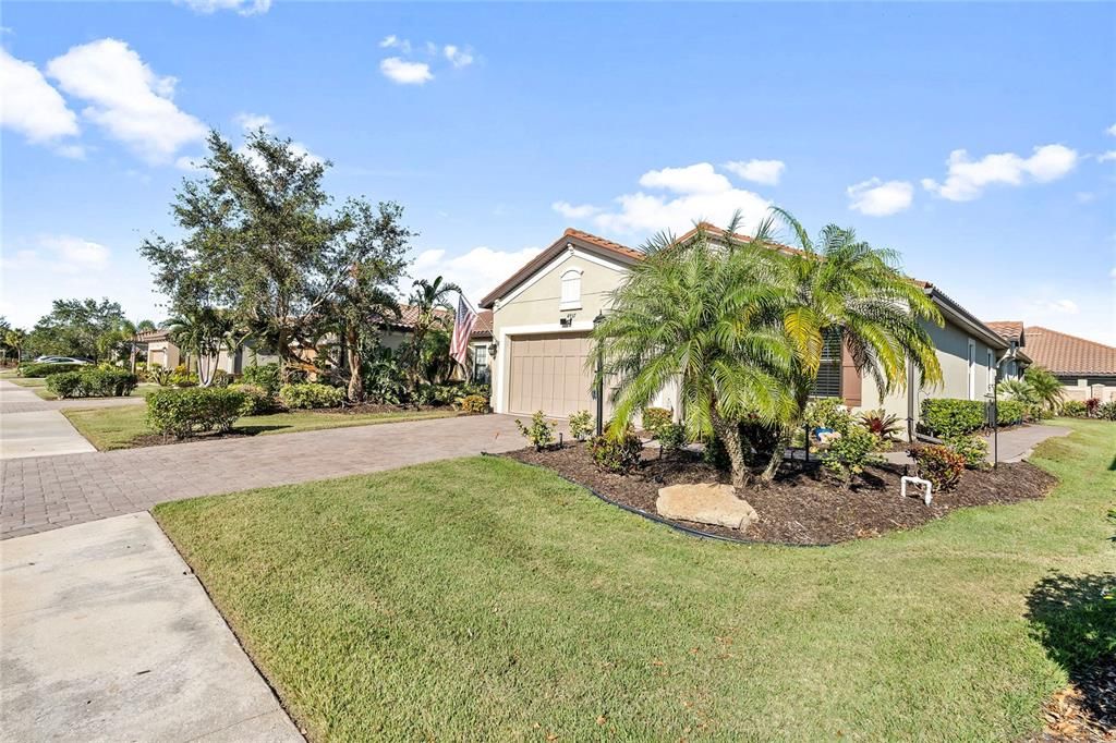 For Sale: $635,000 (3 beds, 2 baths, 1912 Square Feet)