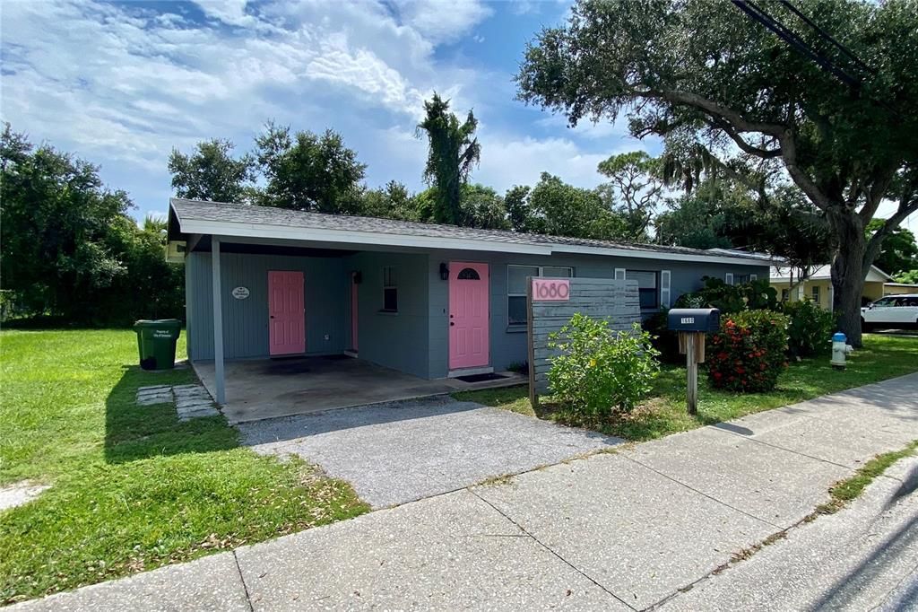 For Sale: $299,000 (2 beds, 1 baths, 880 Square Feet)