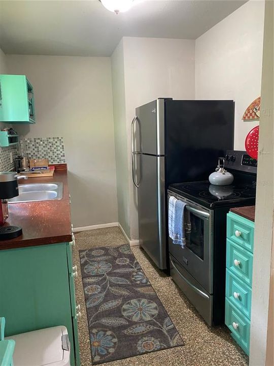 For Sale: $299,000 (2 beds, 1 baths, 880 Square Feet)