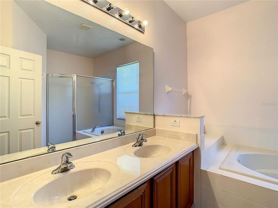 For Sale: $380,000 (3 beds, 2 baths, 1687 Square Feet)