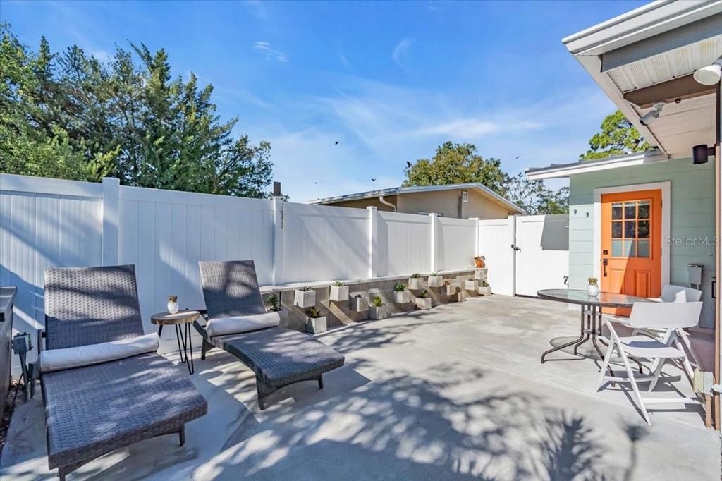 Great private backyard for sunbathing, eating your lunch or using the outdoor shower along with an entrance to the bath with the laundry.