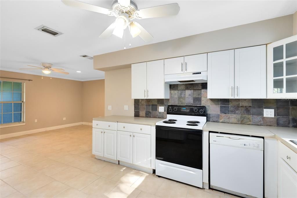 For Sale: $399,000 (3 beds, 2 baths, 1703 Square Feet)