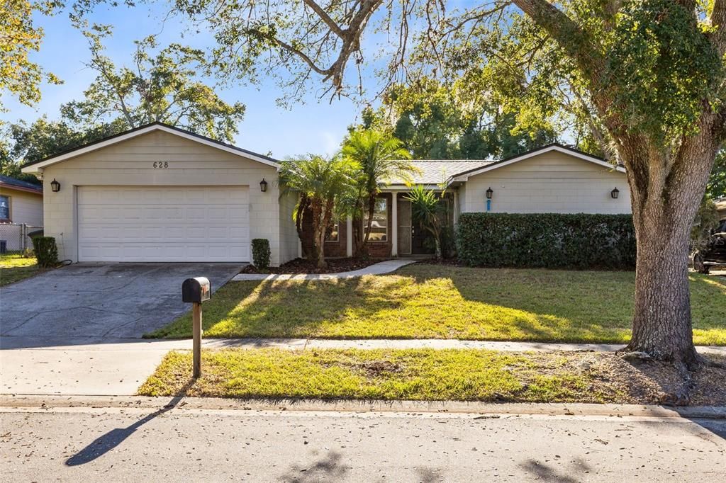 For Sale: $399,000 (3 beds, 2 baths, 1703 Square Feet)