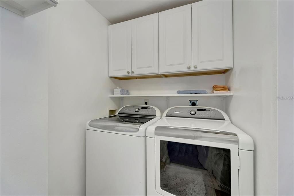 For Sale: $200,000 (2 beds, 2 baths, 874 Square Feet)