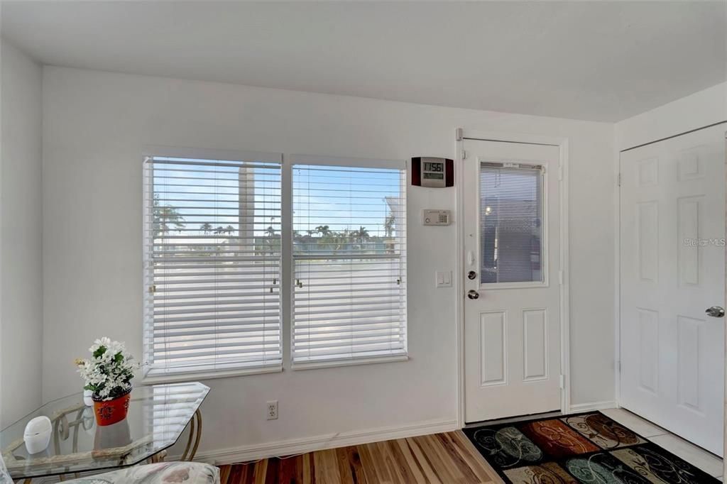 For Sale: $200,000 (2 beds, 2 baths, 874 Square Feet)