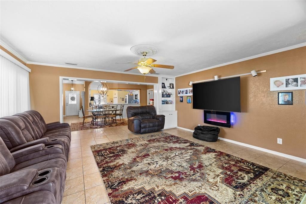 For Sale: $329,900 (3 beds, 2 baths, 2019 Square Feet)