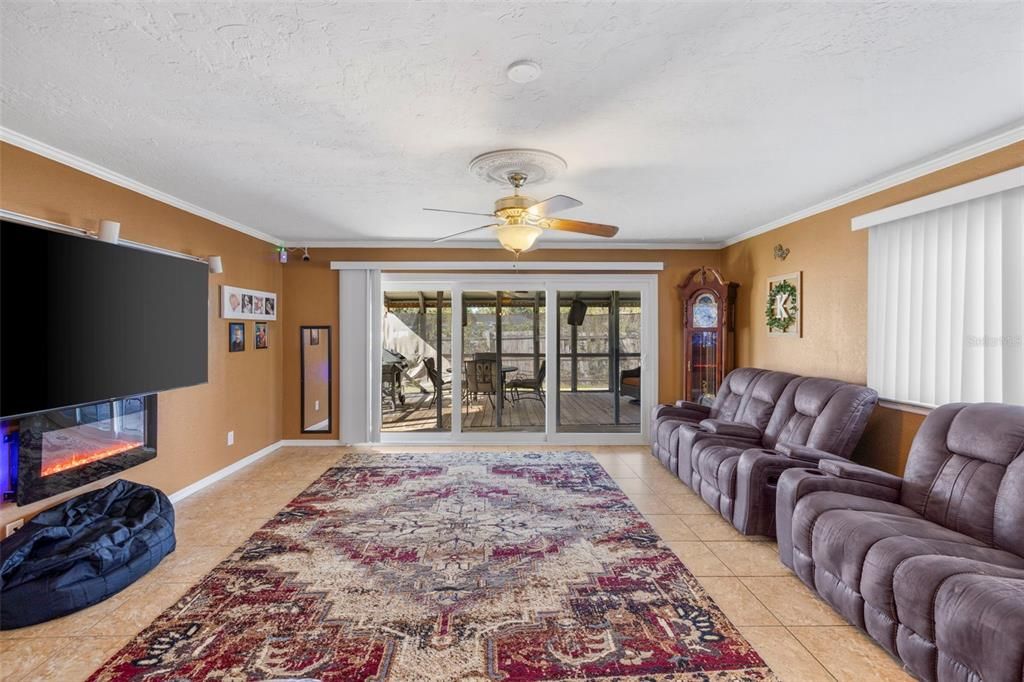 For Sale: $329,900 (3 beds, 2 baths, 2019 Square Feet)