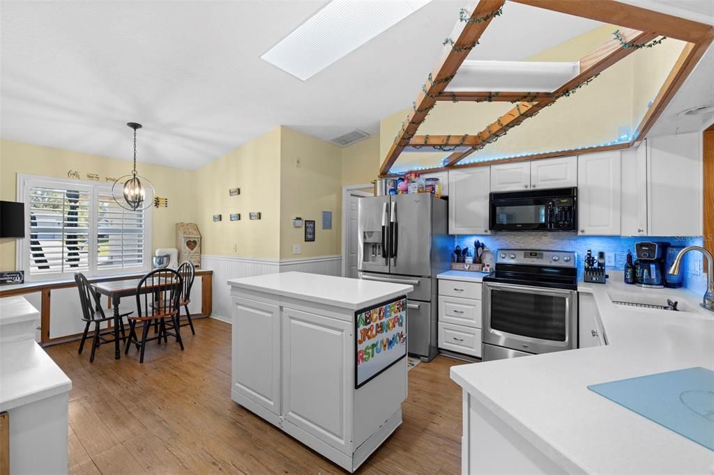 For Sale: $329,900 (3 beds, 2 baths, 2019 Square Feet)