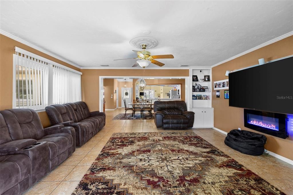 For Sale: $329,900 (3 beds, 2 baths, 2019 Square Feet)