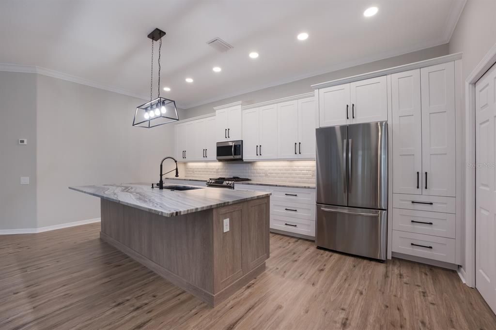 Active With Contract: $3,500 (3 beds, 2 baths, 1675 Square Feet)