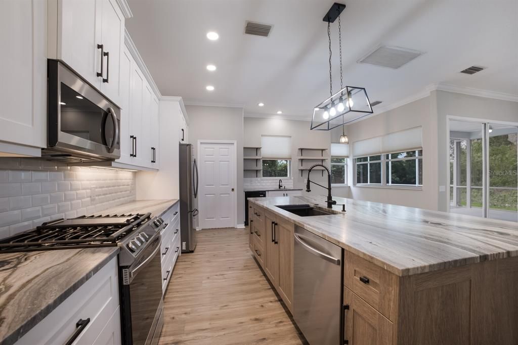 Active With Contract: $3,500 (3 beds, 2 baths, 1675 Square Feet)