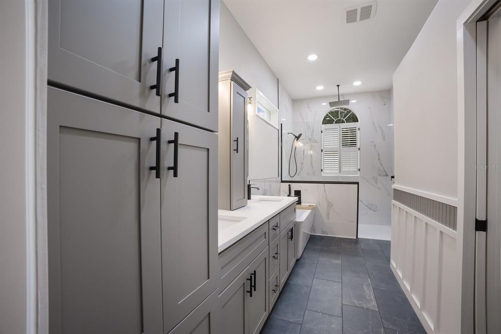 Active With Contract: $3,500 (3 beds, 2 baths, 1675 Square Feet)