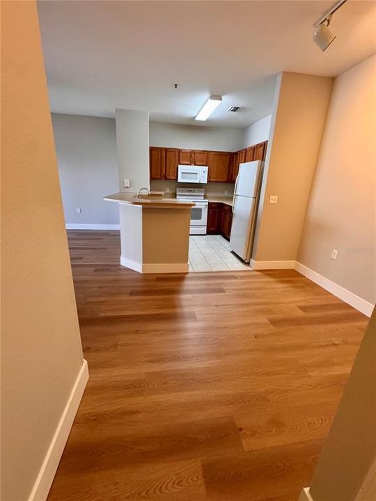 For Sale: $187,000 (1 beds, 1 baths, 801 Square Feet)