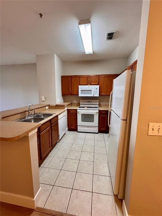 For Sale: $187,000 (1 beds, 1 baths, 801 Square Feet)