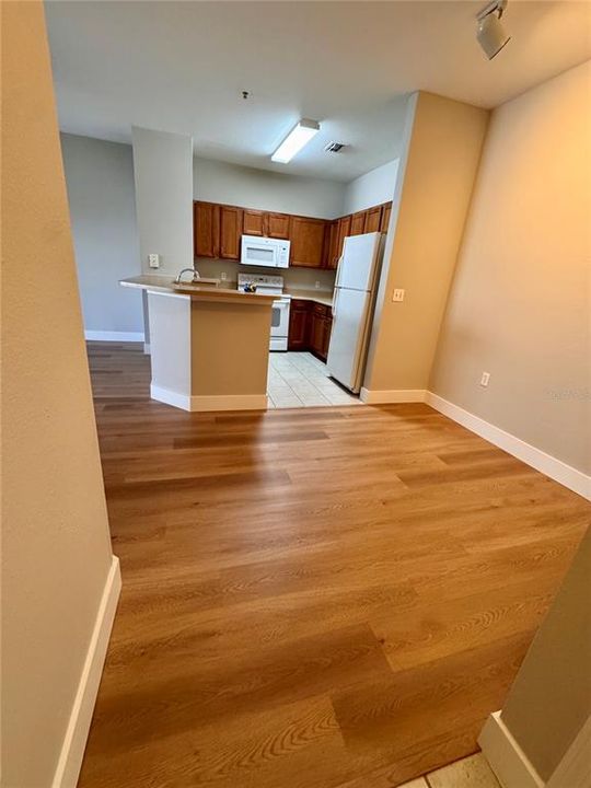 For Sale: $187,000 (1 beds, 1 baths, 801 Square Feet)