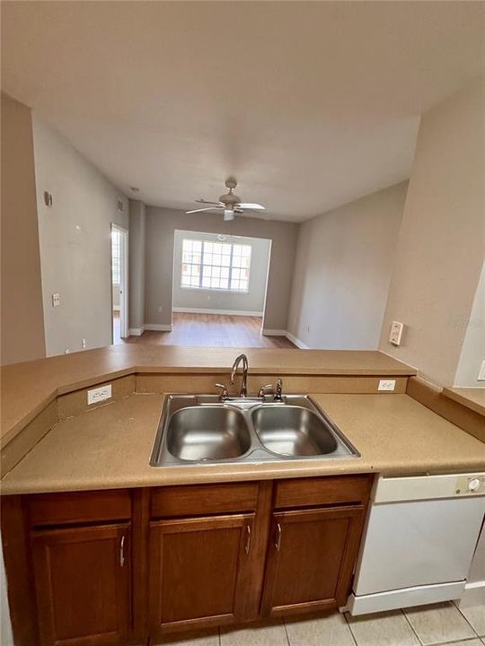 For Sale: $187,000 (1 beds, 1 baths, 801 Square Feet)