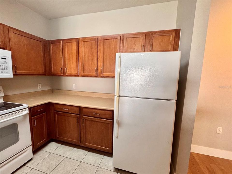 For Sale: $187,000 (1 beds, 1 baths, 801 Square Feet)