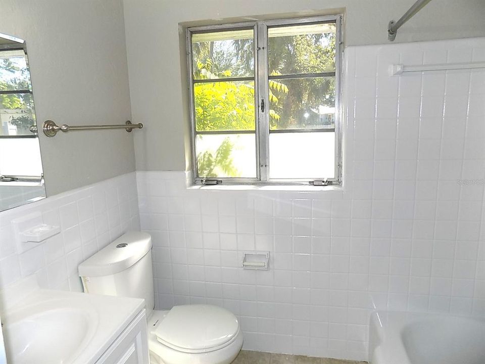 For Sale: $309,900 (2 beds, 1 baths, 1167 Square Feet)