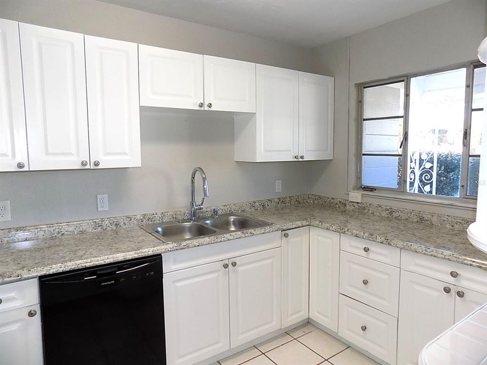 For Sale: $309,900 (2 beds, 1 baths, 1167 Square Feet)