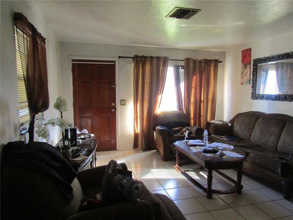 For Sale: $199,999 (3 beds, 1 baths, 936 Square Feet)