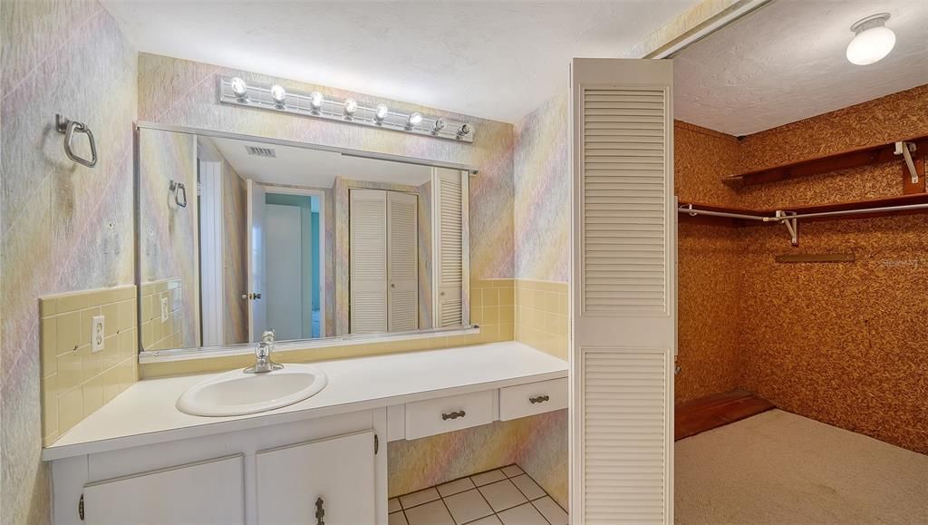 Primary Bathroom/ walkin closet