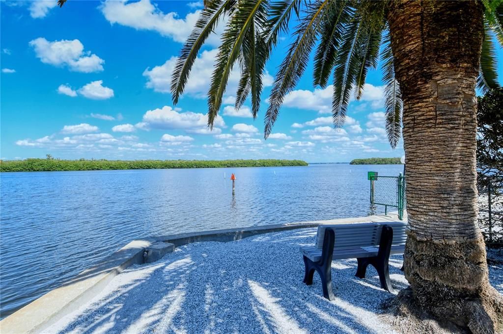 South Point viewing Bench