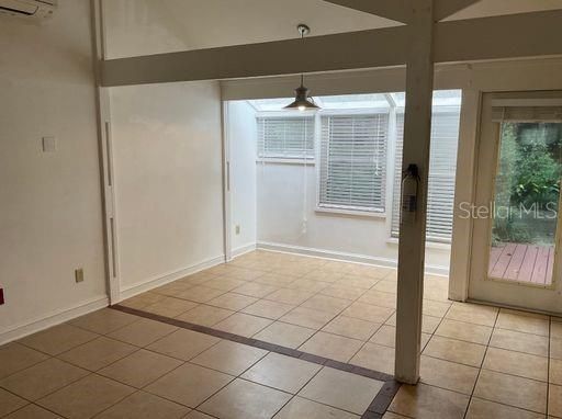 For Rent: $1,100 (1 beds, 1 baths, 550 Square Feet)