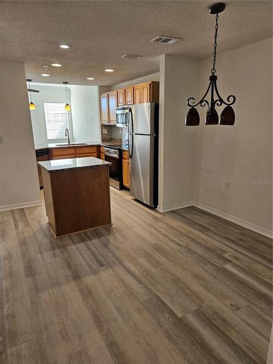 Dining room to kitchen